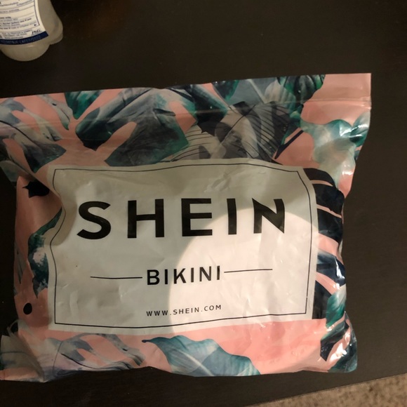 Black one piece swimsuit - Picture 4 of 4